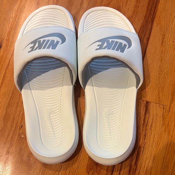 Nike Pale Green Slide Sandals with  Logo Women’s Size 8 - Picture 4 of 5